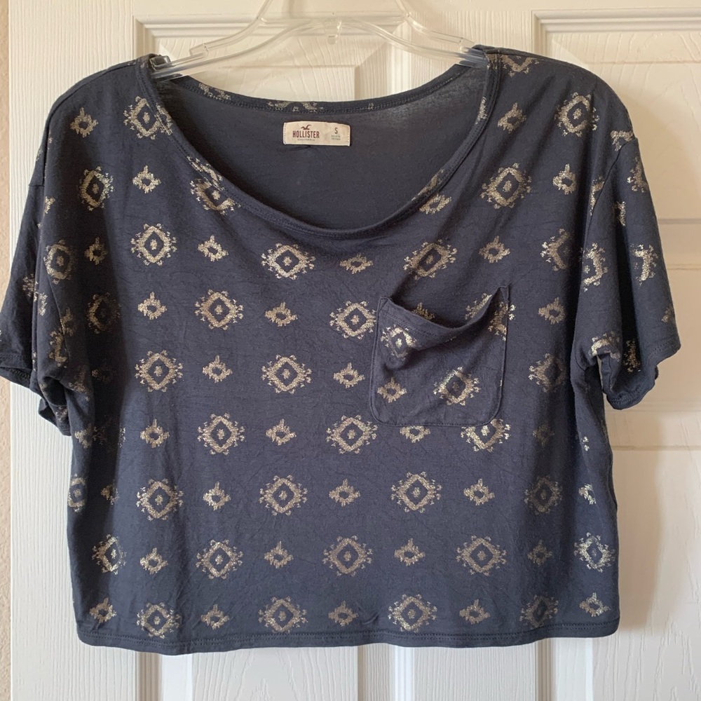 Hollister gray crop top with gold design